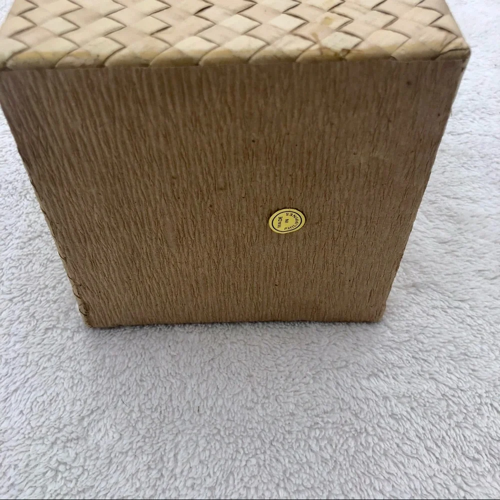 Cottagecore Vintage Easter Box Bunny Rabbit Woven Cute!